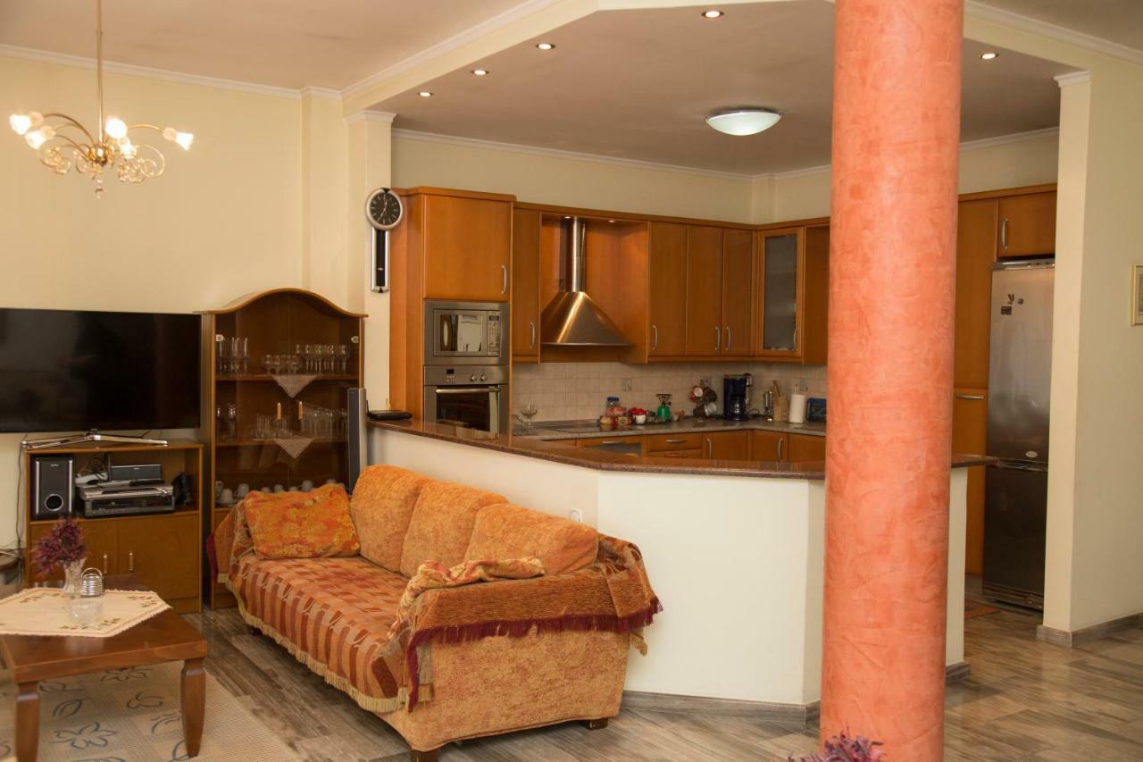 Veta'S Spacious Central Apartment Serres Bagian luar foto