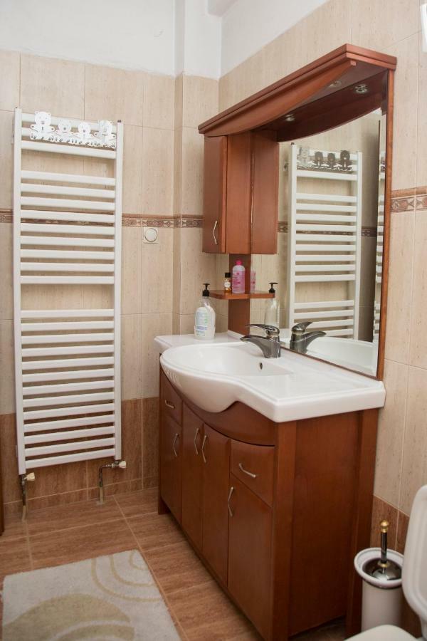 Veta'S Spacious Central Apartment Serres Bagian luar foto