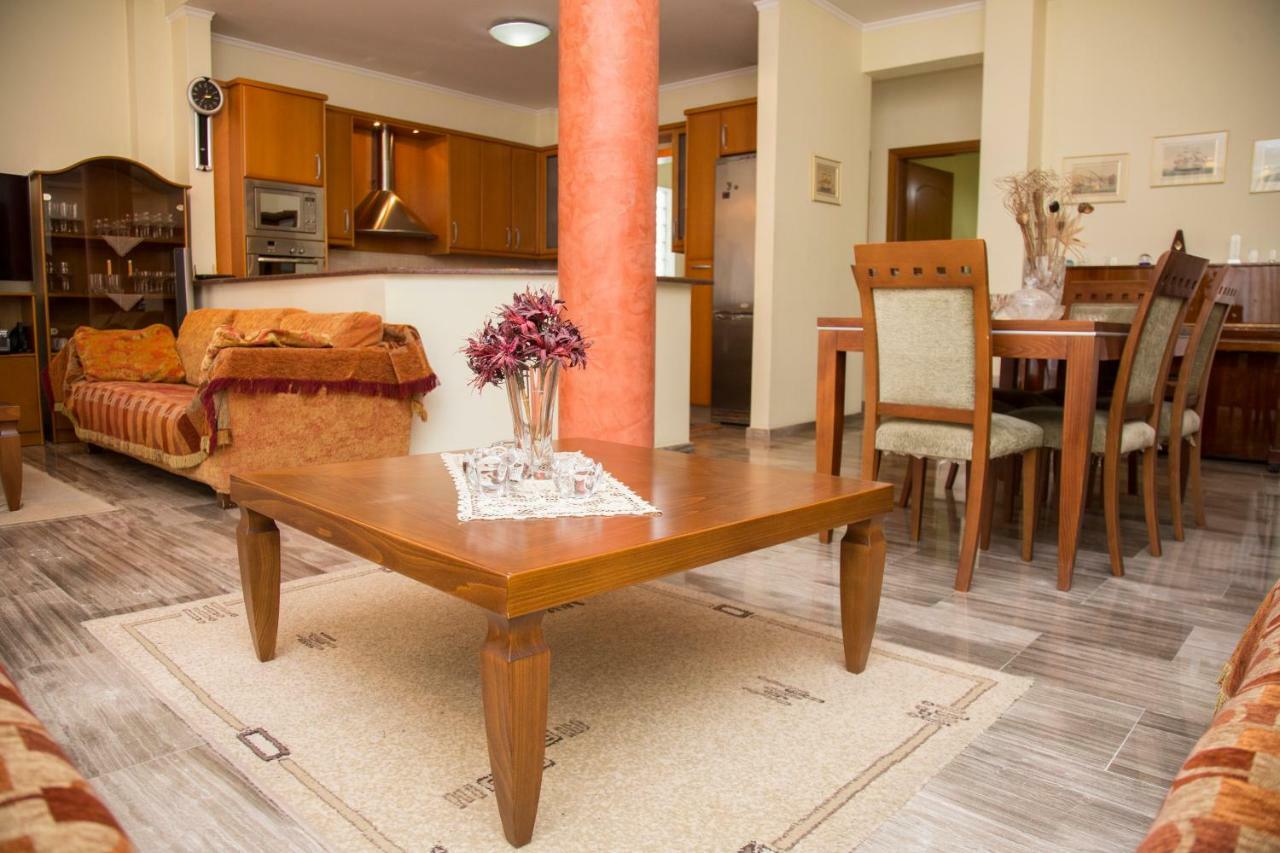 Veta'S Spacious Central Apartment Serres Bagian luar foto